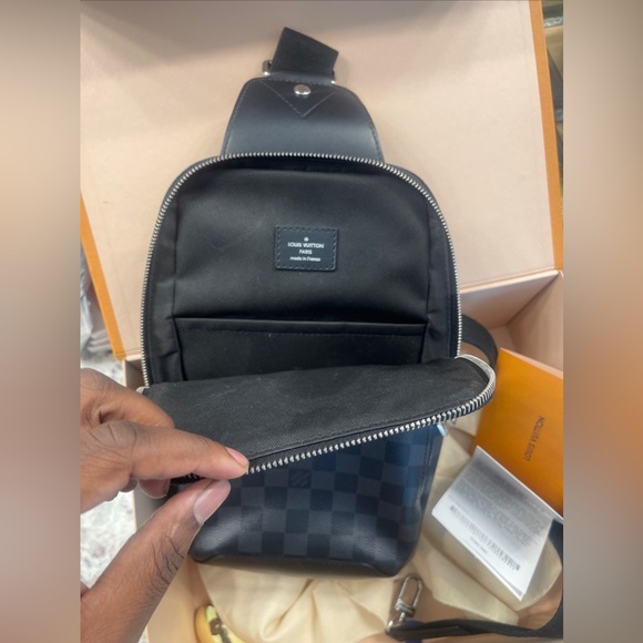 Louis Vuitton AVENUE SLING BAG - Picture 2 of 5